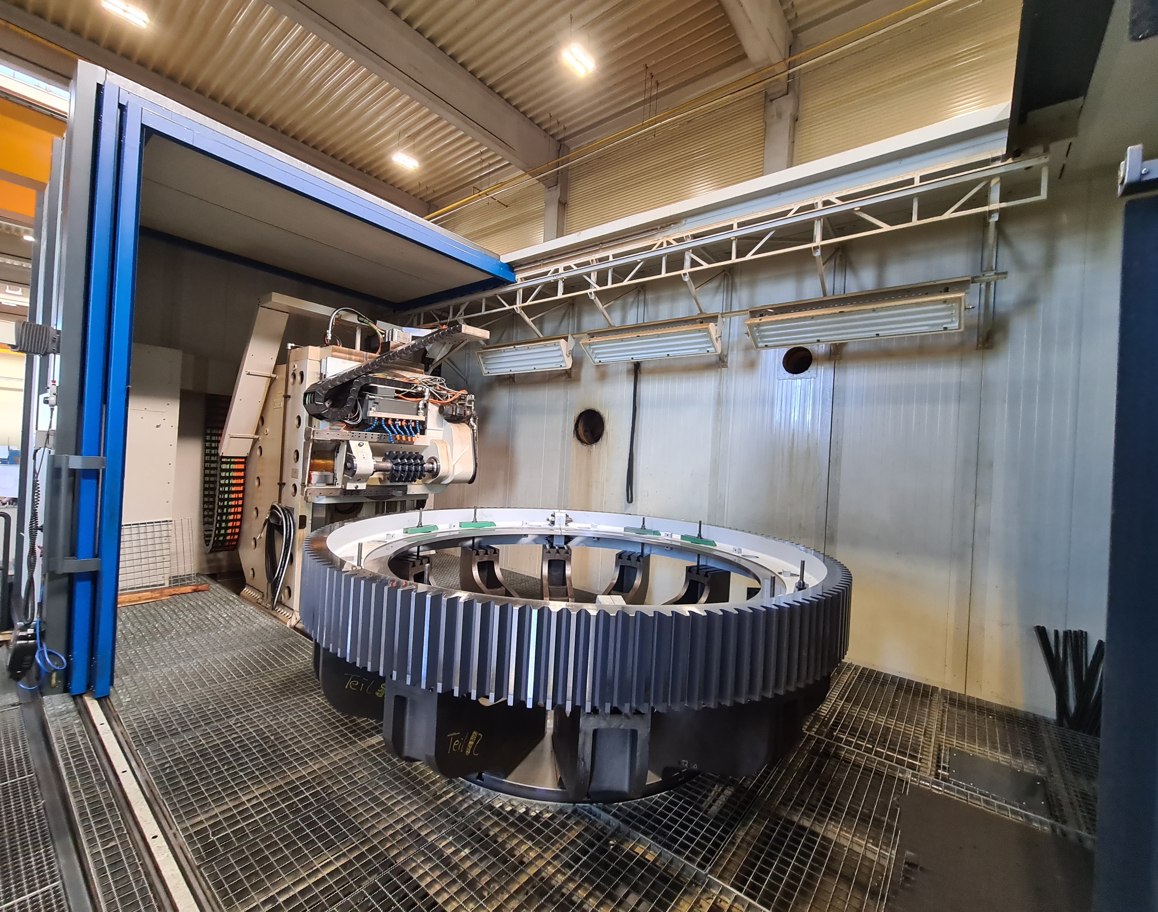 Zahnradfräsmaschine HF 4000